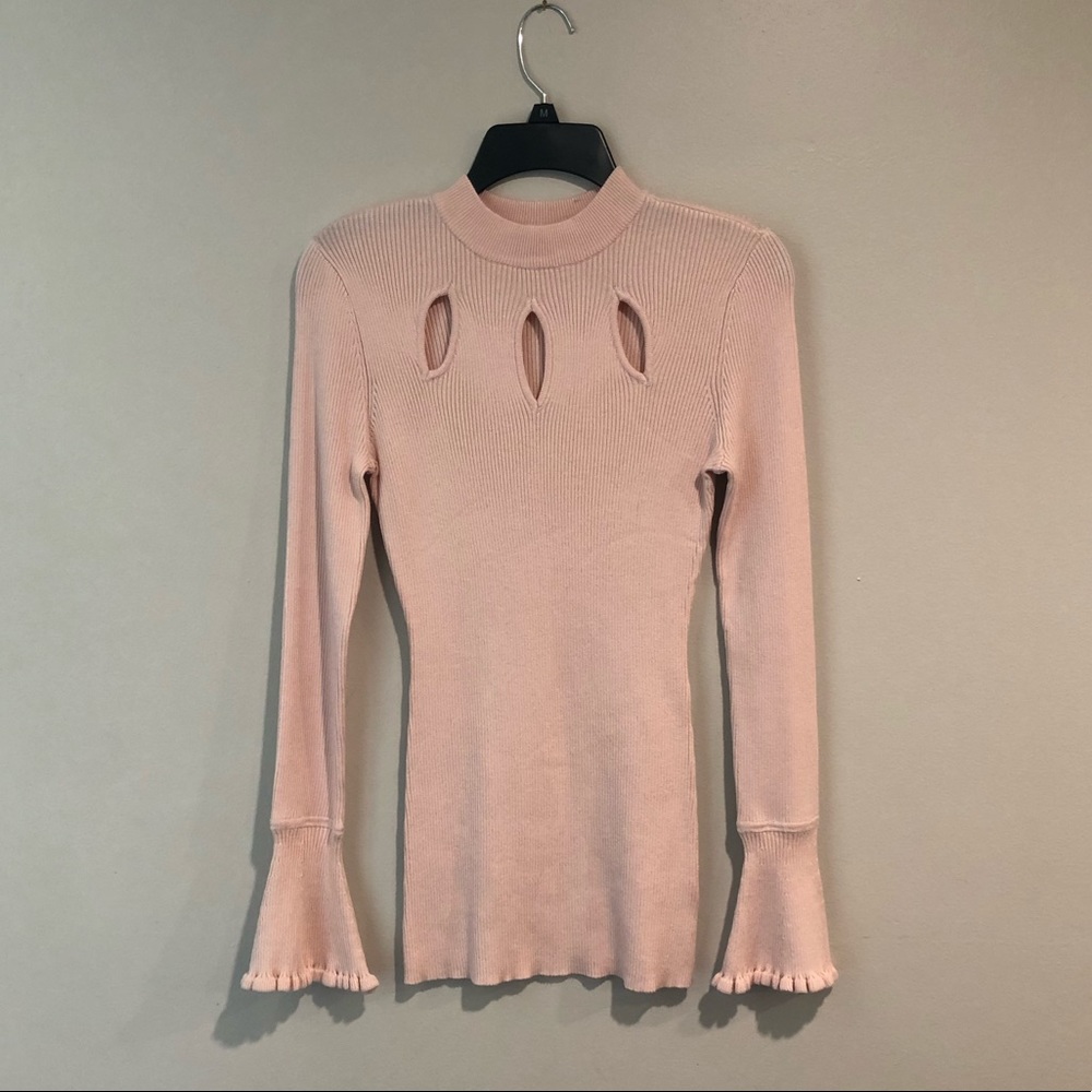 NWOT! Cut out Candie’s Top💕